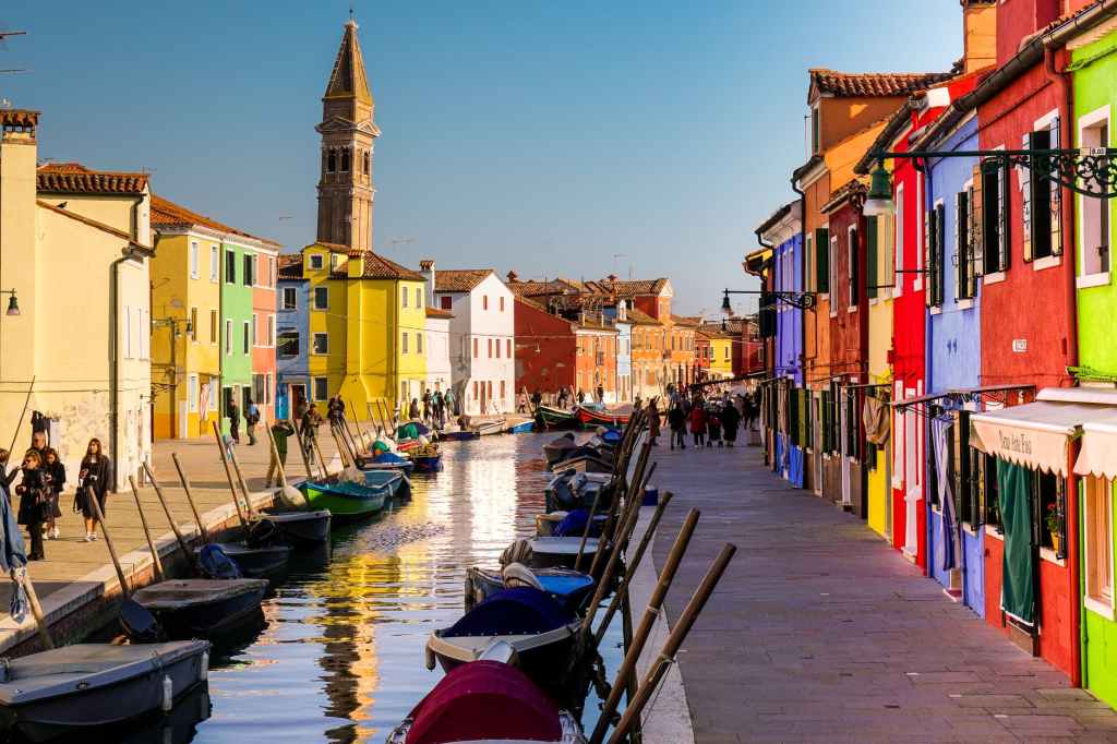 Burano Burano - Photo by Ramon Perucho on Pexels.com
