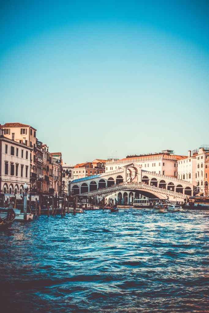 Ponte di Rialto Ponte di Rialto - Photo by Ashley Fontana on Pexels.com - italy venice carnival