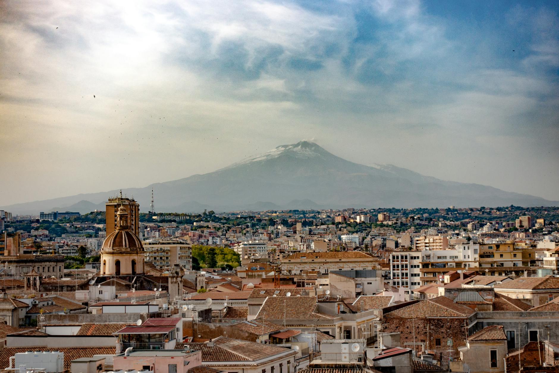 Beautiful destinations, Etna over catania city, Sicily Italy - Photo by Oscar M on Pexels.com