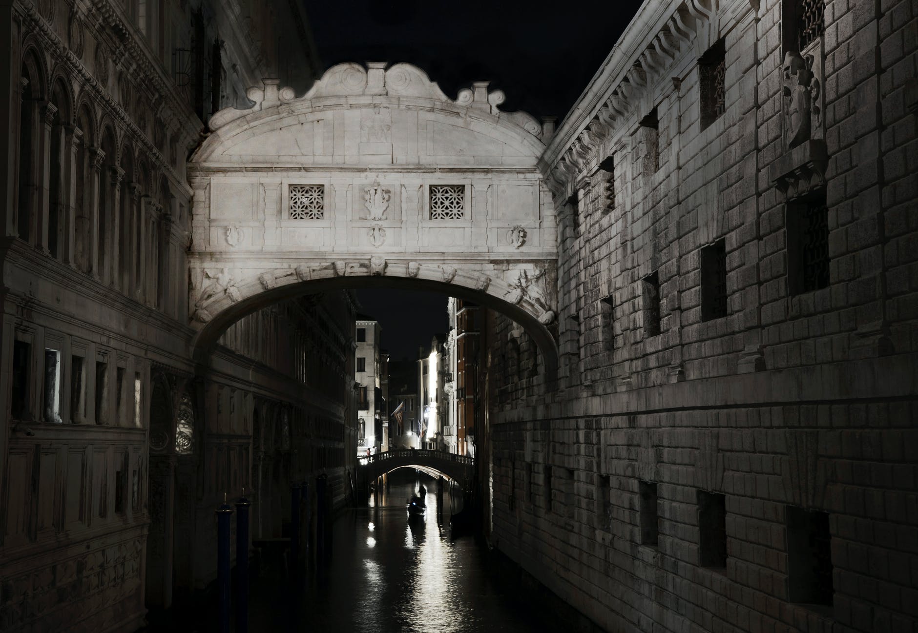 Ponte dei Sospiri - Photo by Robert Schrader on Pexels.com Venice 4 Days Travel Plan, Ponte dei Sospiri, St. Mark's square - Photo by Robert Schrader on Pexels.com