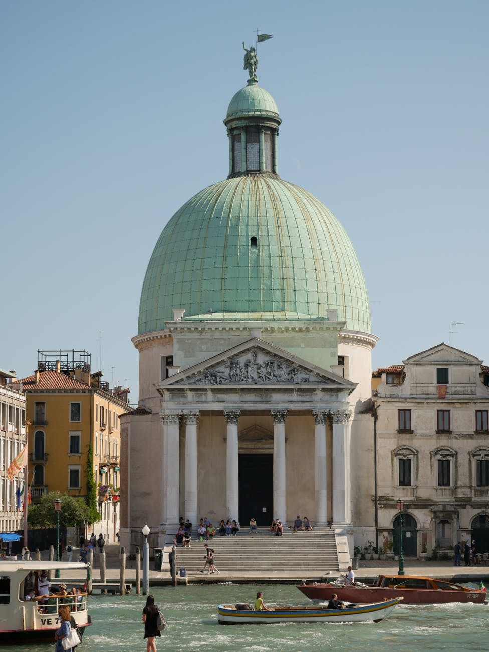 San Simeone Piccolo - Photo by Alessandro Bono on Pexels.com Venice 4 Days Travel Plan, San Simeone Piccolo, vaooretto on the Grand Canal - Photo by Alessandro Bono on Pexels.com,