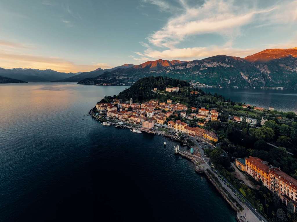 Bellagio, Villa Melzi and Grand Hotel Villa Serbelloni view - Photo by Nirmal Rajendharkumar on Unsplash