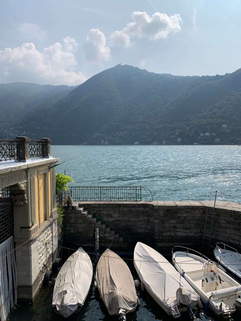 Lake Como, Italy Lake Como, Brienno, Argegno, Sala Comacina, Italy - Photo by Nave Ozzurba on Unsplash