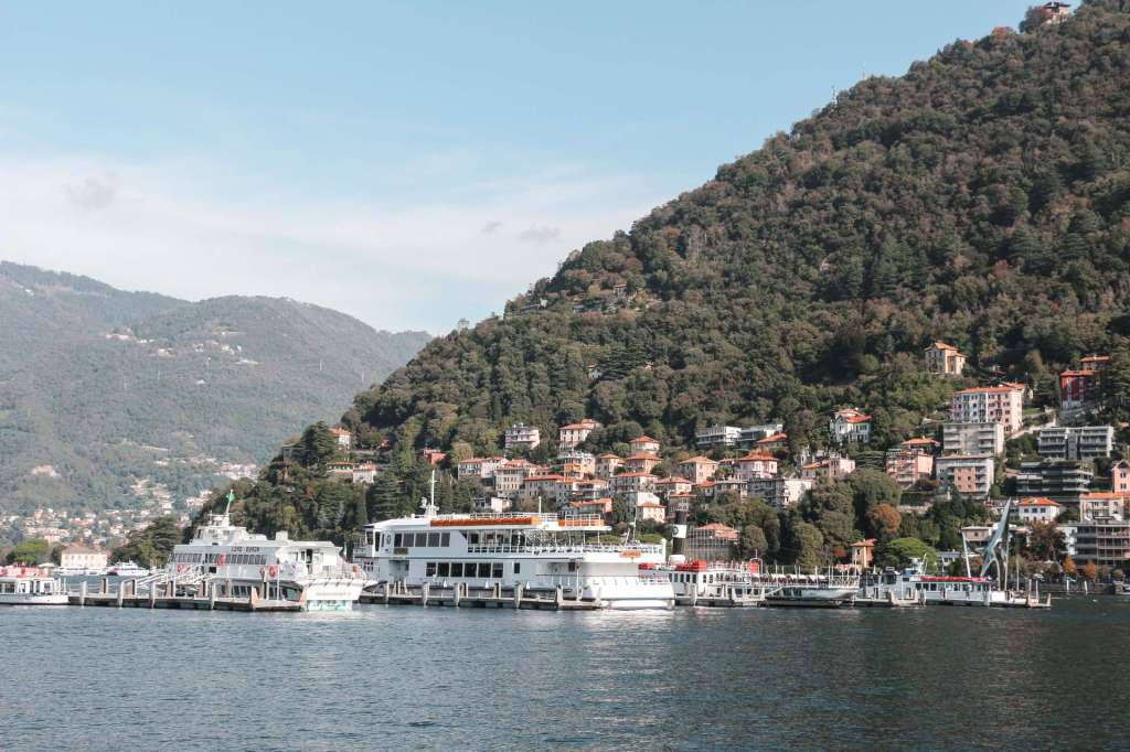 Lake Como, Italy Lake Como, Brienno, Argegno, Sala Comacina, Italy - Photo by Shaghayegh Allahdad on Unsplash