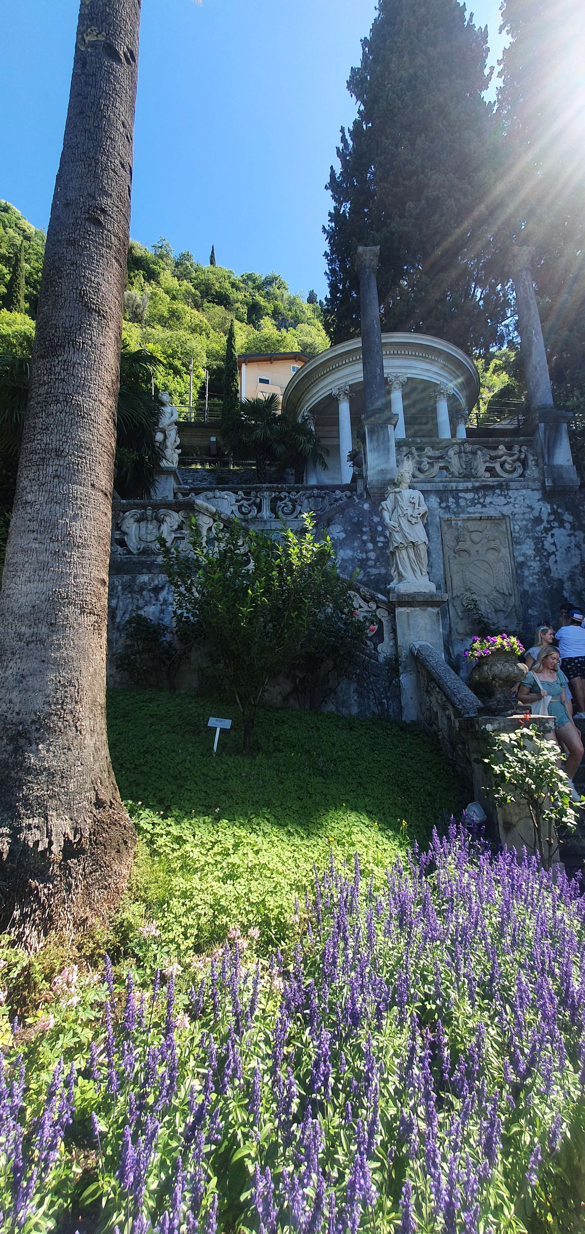 Villa Monastero statues