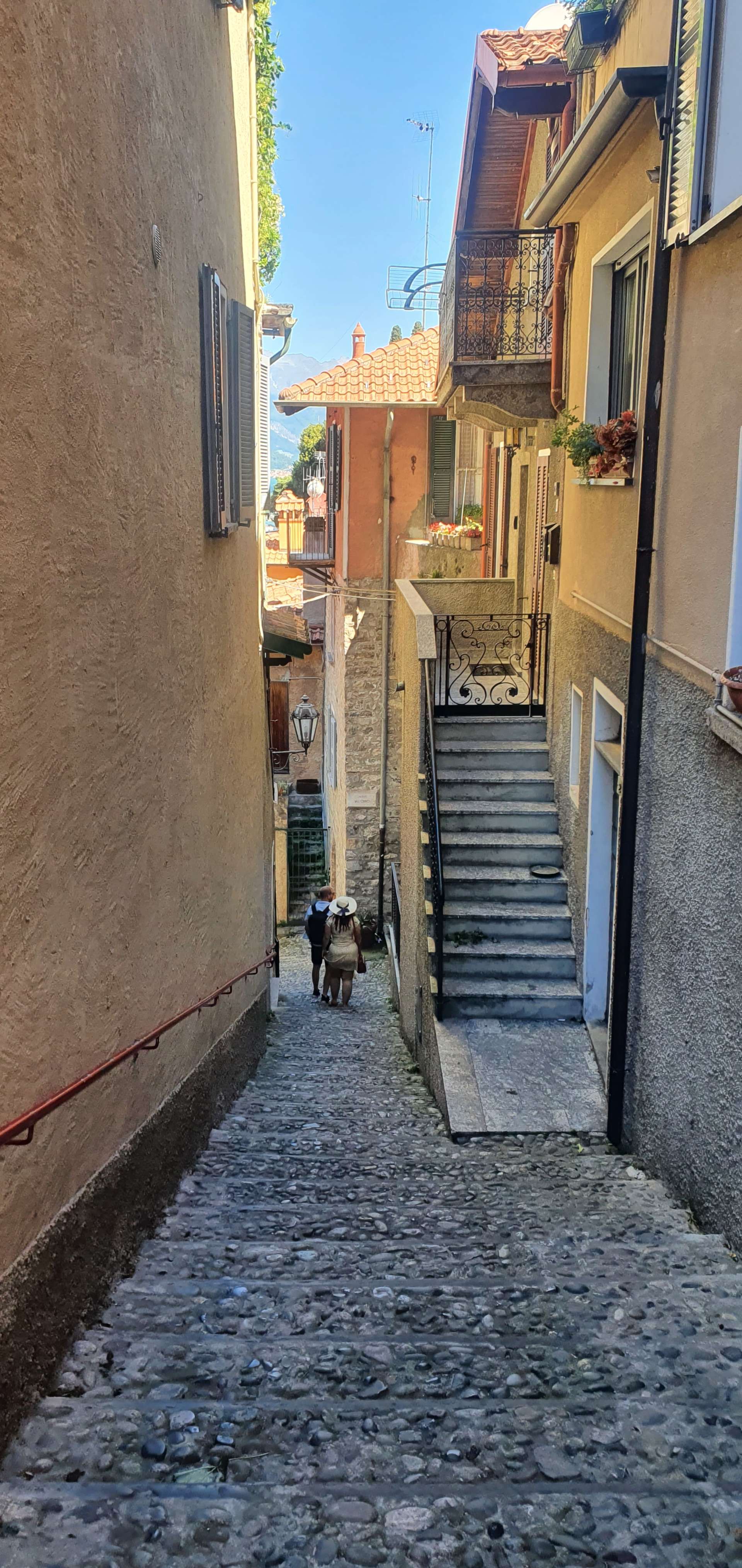 Climbing down Contrada dei Sarti, Varenna Climbing down Contrada dei Sarti, Varenna