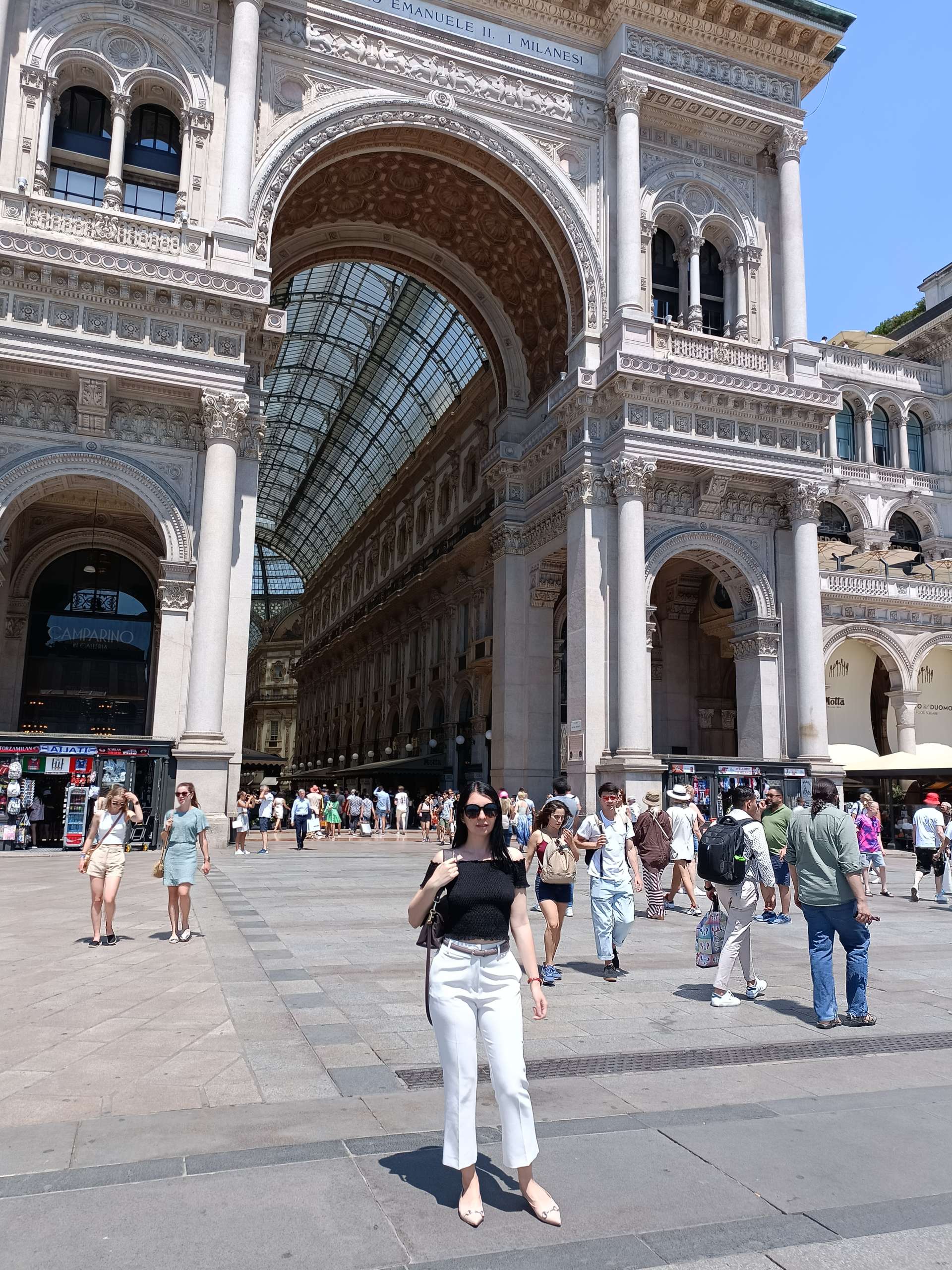 Galleria Vittorio Emanuele II, Piazza Duomo