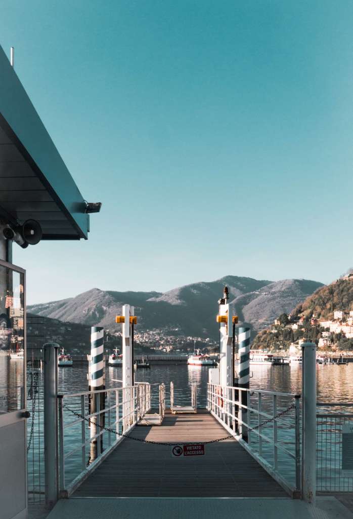 Lake Como ferry pier, near Nesso - Photo by Viktor Nikolaienko on Unsplash