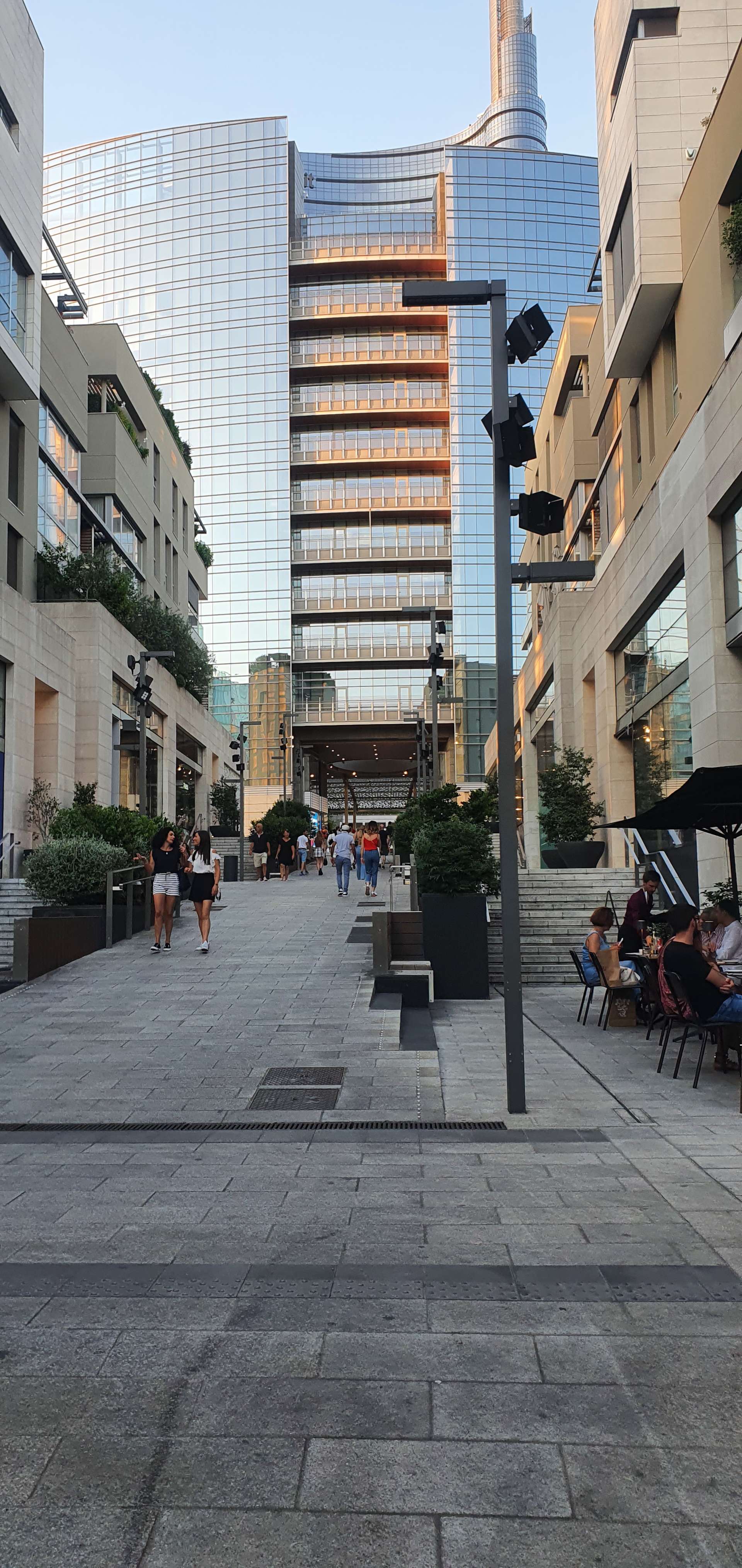 Porta NuoPorta Nuova Shopping Districtva Shopping District