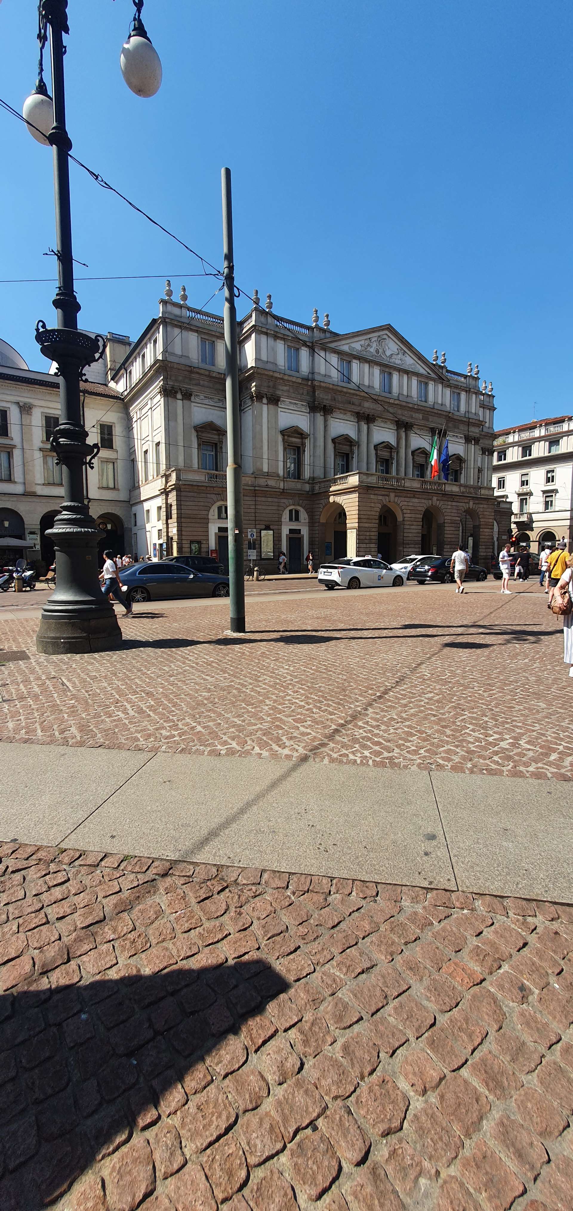 Teatro alla Scala, Piazza Scala, out of Galleria Vittorio Emanuele II