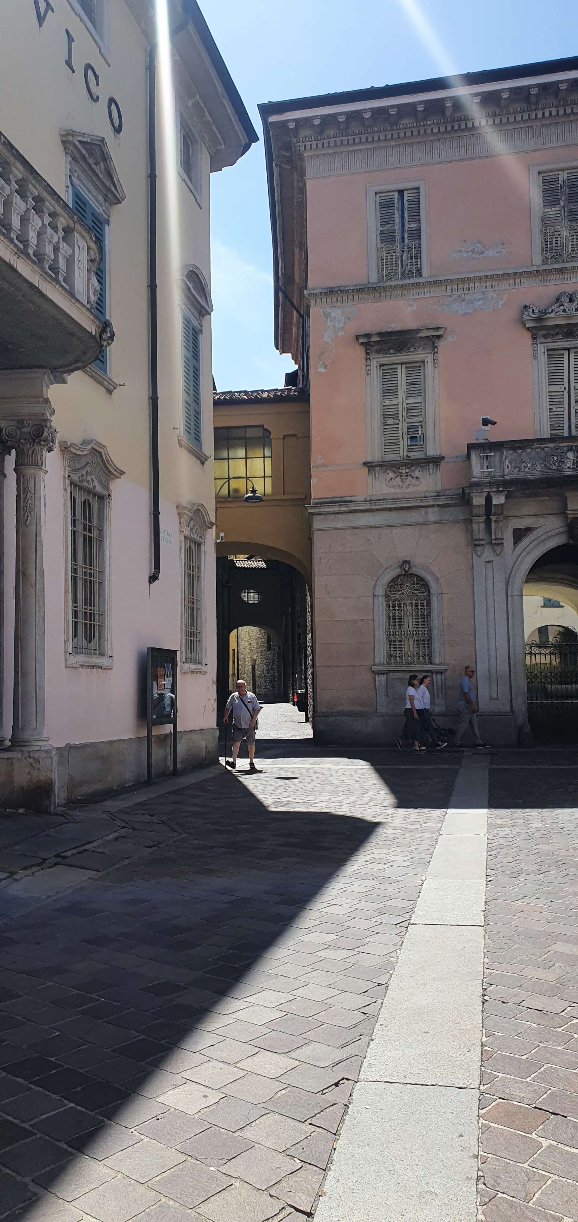 Vecchio passaggio tra palazzi
