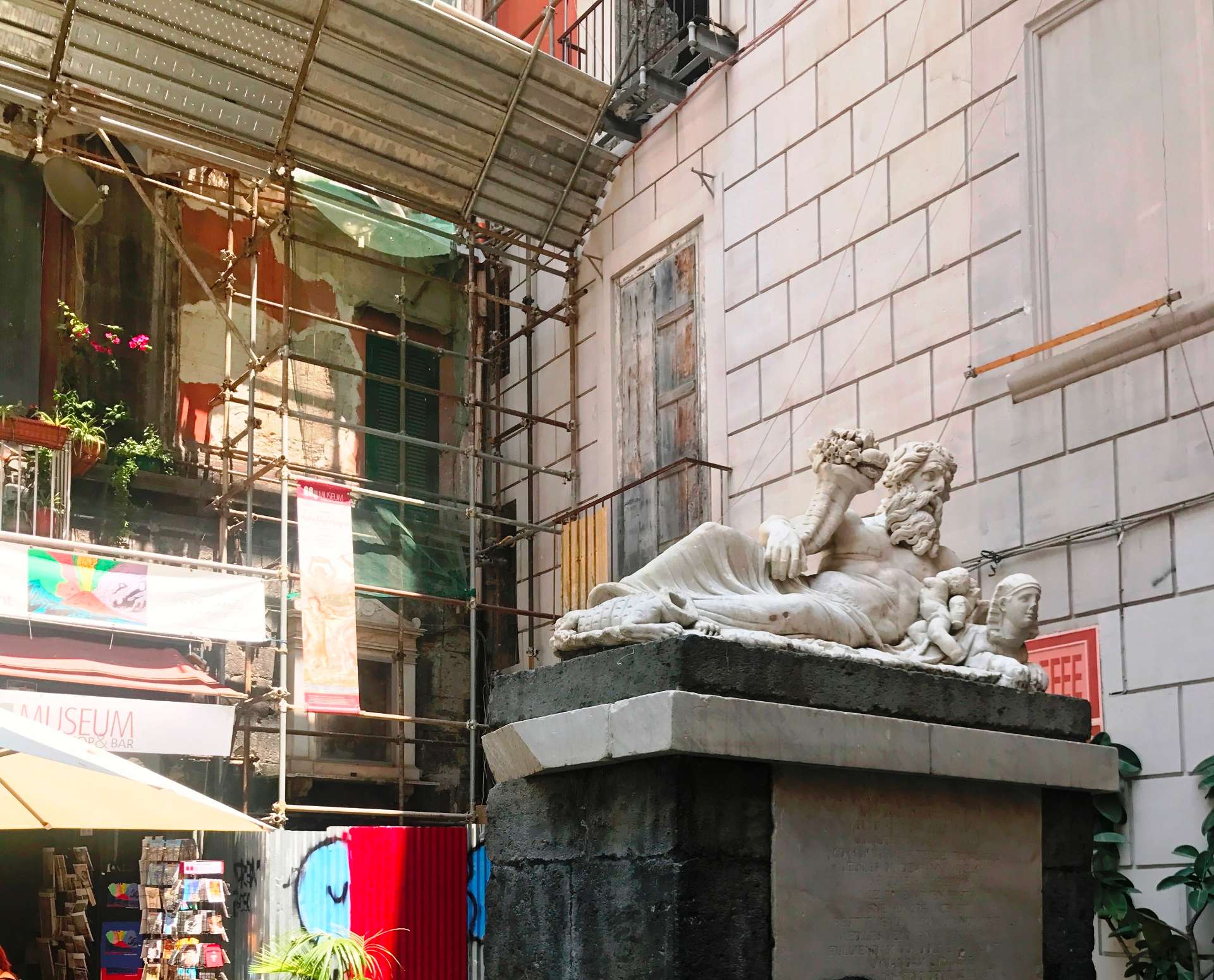 Napoli - Piazzetta Nilo Naples - Piazzetta Nilo, close to Via dei Tribunali
