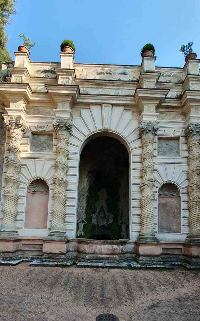 Fountain of Persephone, at Villa d'Este in Tivoli Fountain of Persephone, Villa d'Este fountains in Tivoli