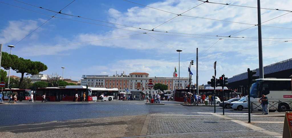 Piazza dei cinquecento, Rome Piazza dei cinquecento, Rome