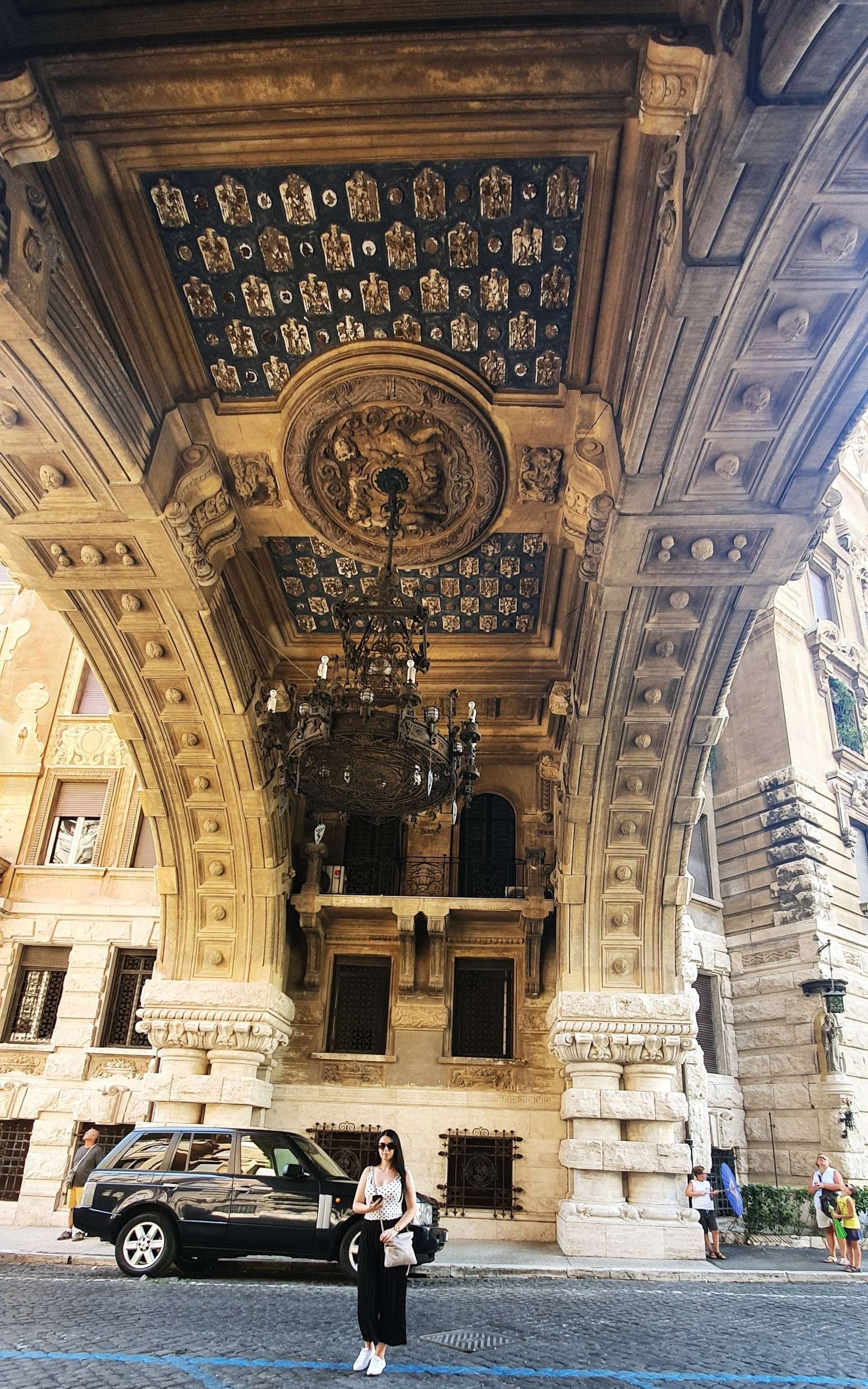 Arco dei Palazzi degli Ambasciatori, in Quartiere Coppedè, Rome 