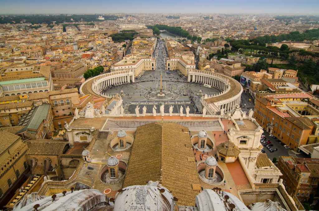 St. Peter's Square, Vatican St. Peter's Square, Vatican - Photo by Aliona & Pasha on Pexels.com