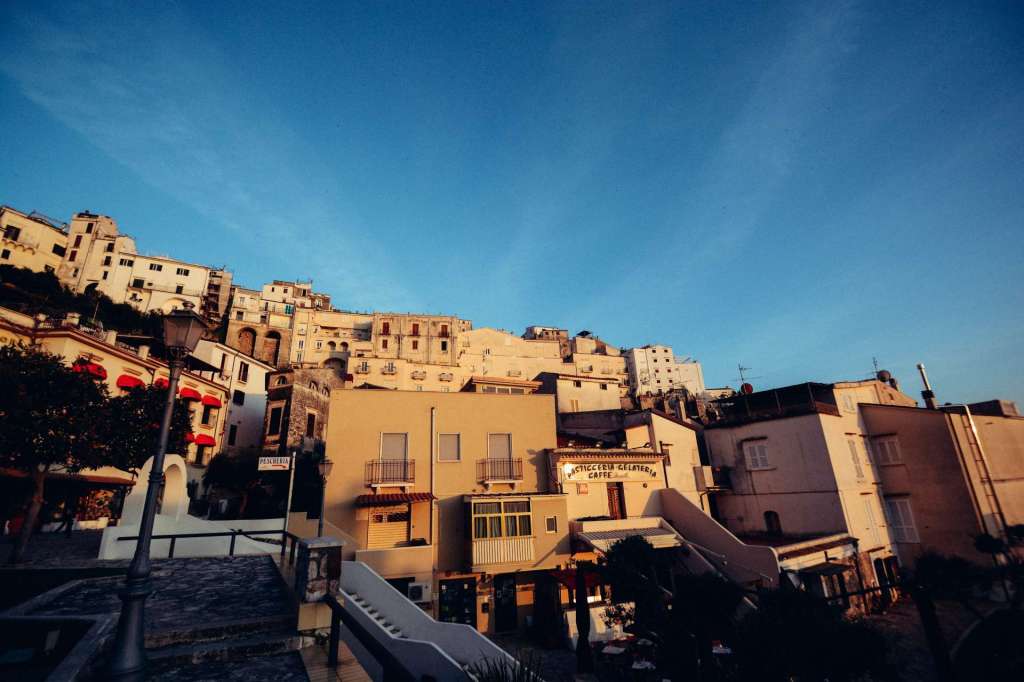 Piazza Fontana Sperlonga - Photo by Christianna Martin on Unsplash