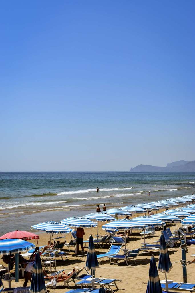 Sperlonga beach - Photo by Lien Van Win on Unsplash