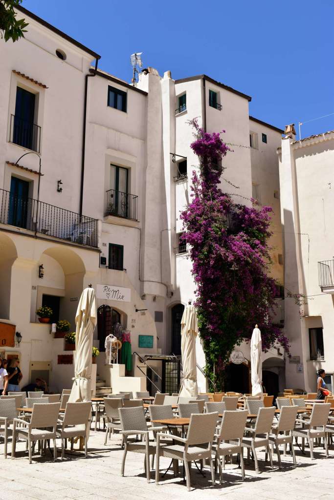 Sperlonga Piazzetta, old town - Photo by Lien Van Win on Unsplash