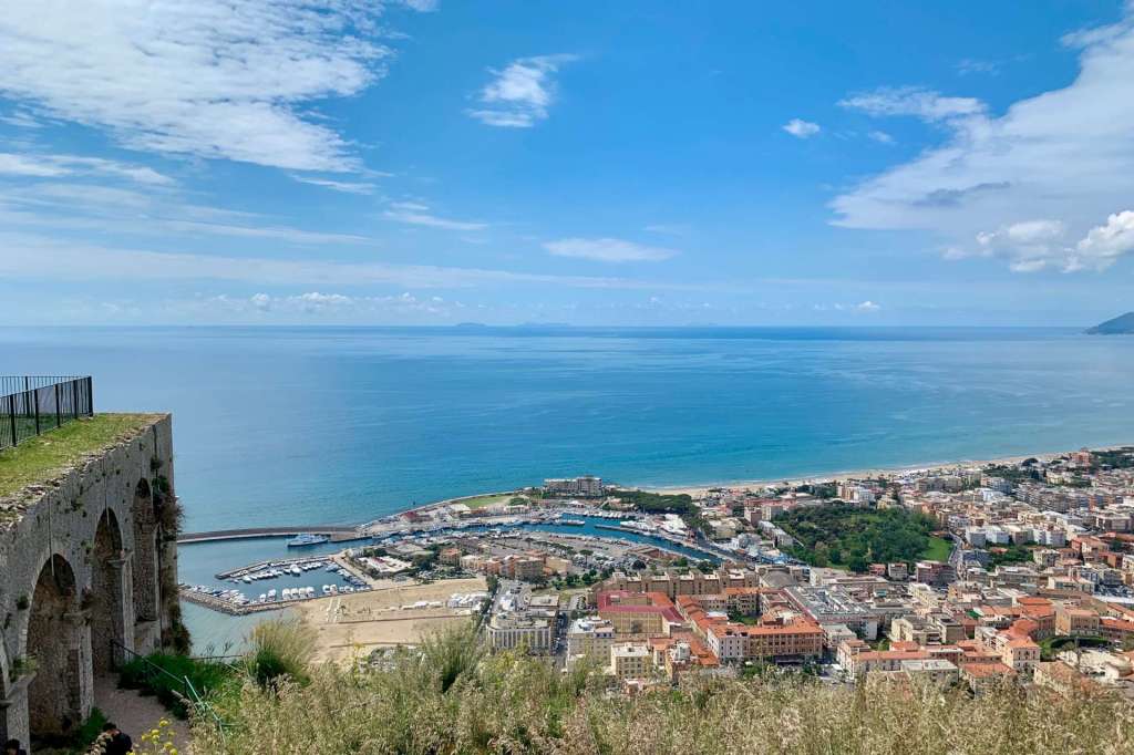 Terracina view from Tempio di Giove Anxur - Photo by Ilenia on Unsplash